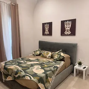 https://ninas-home-airport.catania-hotels.net